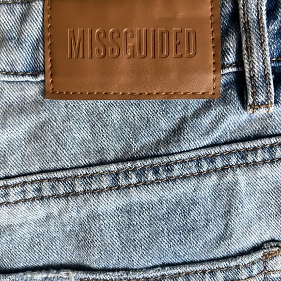 Missguided Riot High Rise Mom Jeans - Picture 5 of 9